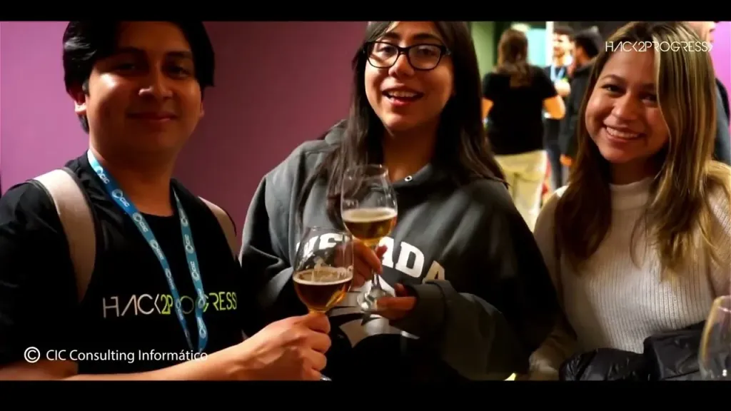 Equipos trabajando durante el hackathon Hack2Progress en la Universidad de Cantabria